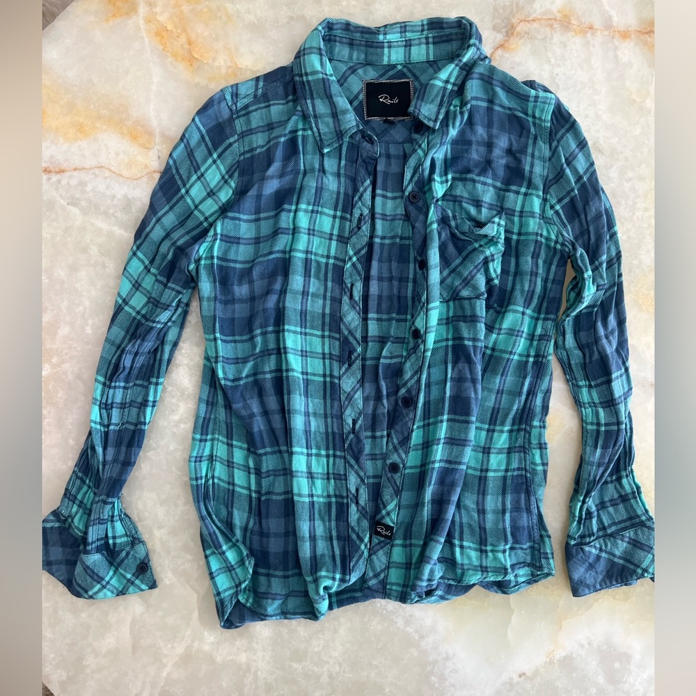 Rails “Hunter” Blue Plaid Button Down. Super soft fall shirt. Size Medium.